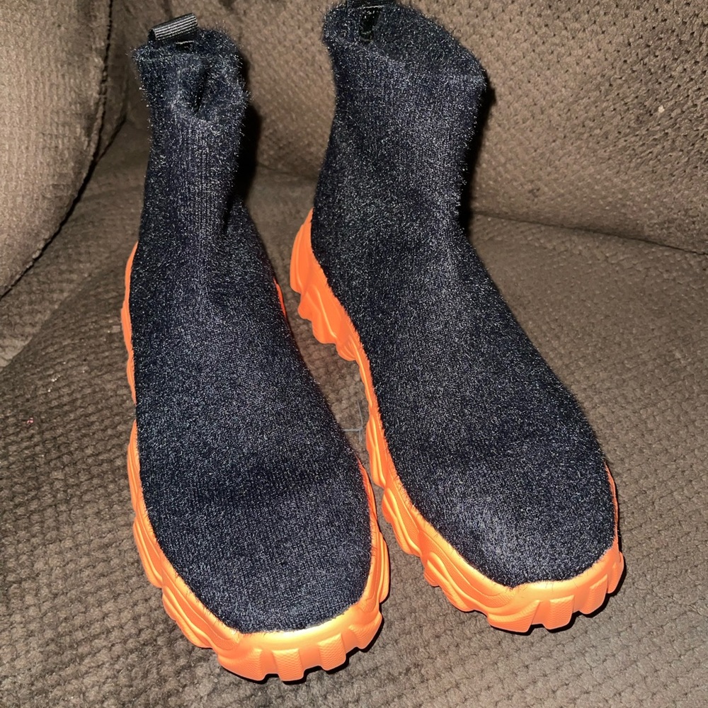 Womens orange bottom black shoe (NEW) size 8